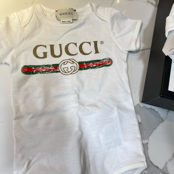 **SOLD**Baby Gucci Gift Set - Picture 9 of 12